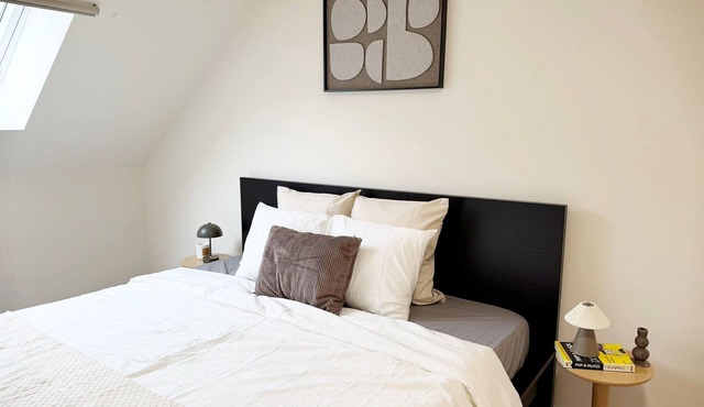 Central Ghent | Stylish Private Room in Shared Apartment with High-Speed Wi-Fi