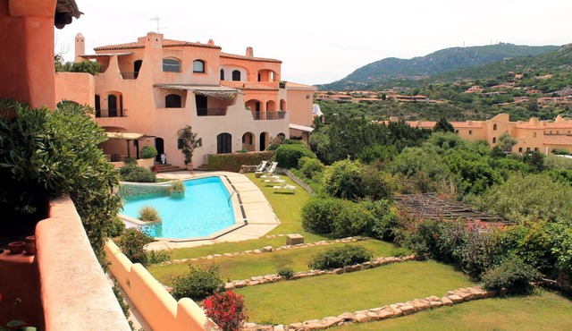 Centrally located in Porto Cervo with pool by the old port