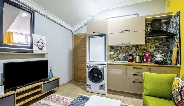 Centrally Located Flat with Balcony in Uskudar