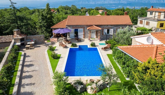 Charming Villa Azul with Pool, Jacuzzi & Sauna