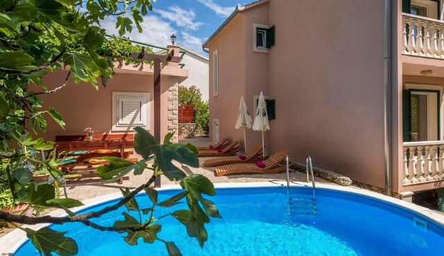 Charmantes Ferienhaus in Medići mit Privatem Pool by Interhome