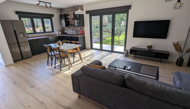 Charming 2-bedroom house in lovely Dubrovnik area with AC