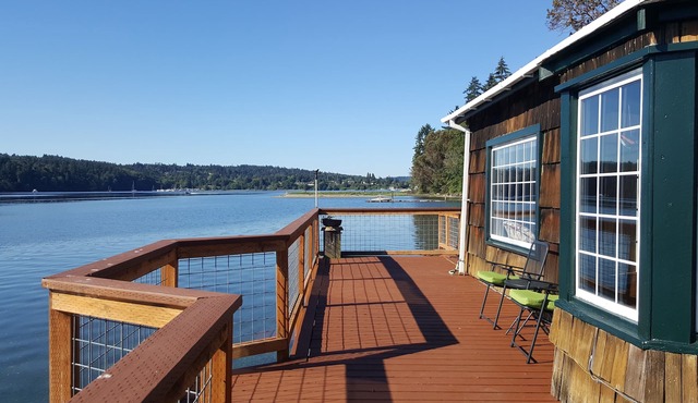Charming Beach Cabin Nestled in Quartermaster Harbor