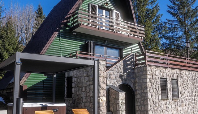 Charming Casa Natura with Hot Tub and Sauna