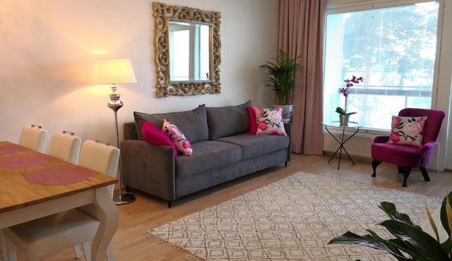 Charming Pine View Apartment