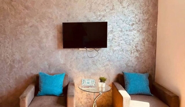 Charming Studio Near Airport Free Parking