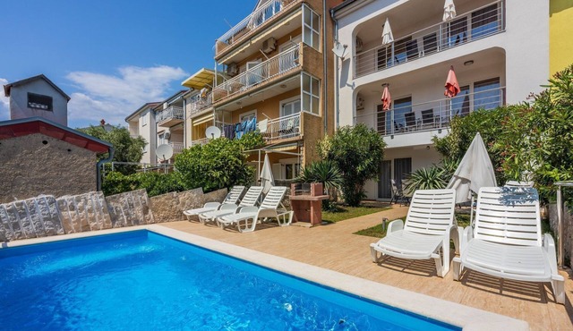 Charming villa just 500 metres from the beach with sea views, private pool, barbecue, washing machine