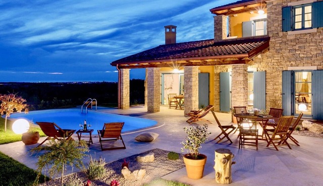Charming villa LA PERLA with pool, jacuzzi and sea view near Umag