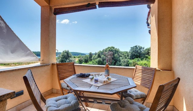 Cheap apartment with sea view