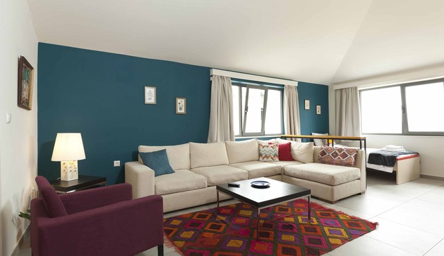CHROMA Lodge Pikermi