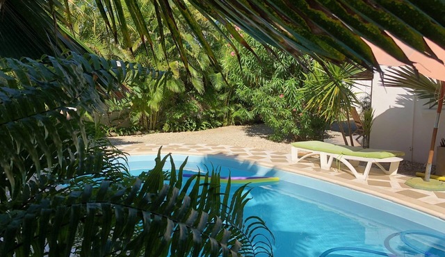 Cinnamon: Charming bungalow 5 mins walk from the beach and shops