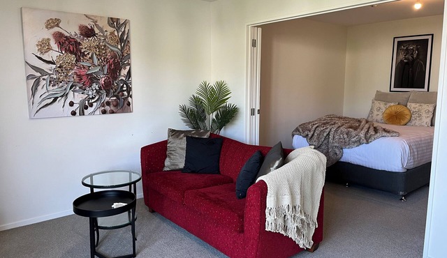 City apartment with nature views, Just steps to trains, Resort style facilities