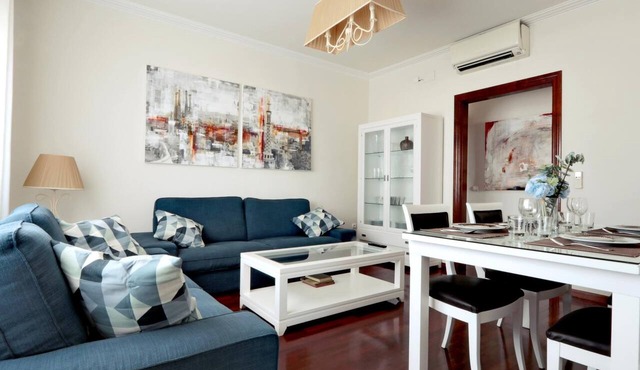 CLASSBEDROOM FIRA BUSINESS APARTMENT