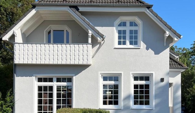 CLS Moderne Villa Bad Schwartau mit Garten für bis zu 6 Personen, 2 E-Ladesäulen, 3 Parkplätze, Loggia, Big GREEN EGG, Massagesessel, Kaffeevollautomat, großes Haus zwischen Lübeck und Ostsee, ideale A1 Anbindung nach Hamburg, Lübeck, Timmendorfer Strand