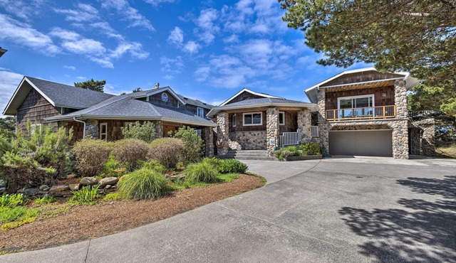 Coastal Oregon Retreat w/Grill: 11 Mi to Astoria!