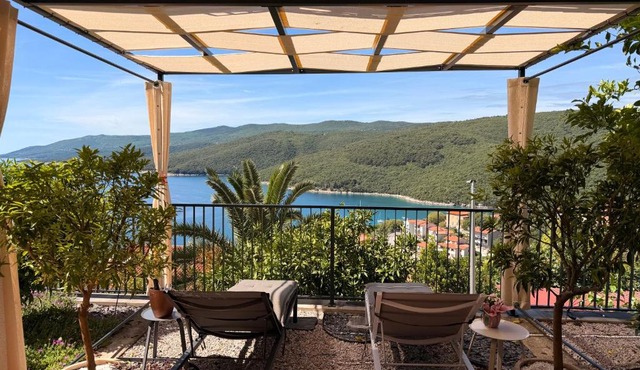 Coccolina-Sea View Boutique Apartment with Private Hot Tub
