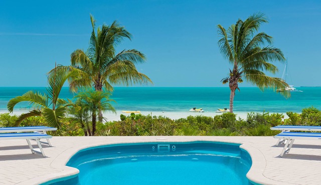Coconut Beach Villa! BEACHFRONT! Private Pool! A Couples' or Families' Favorite!