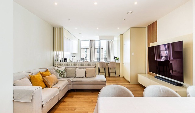 Contemporary Stratford Escape