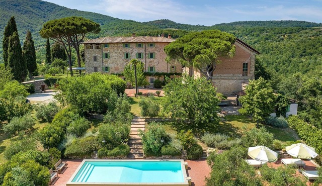 Cortona, Tuscany villa for events and family reunion in the countryside with gourmet chefs