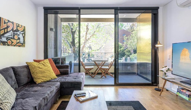 Cosmo Stays- Designer Apartment Fabulous Location