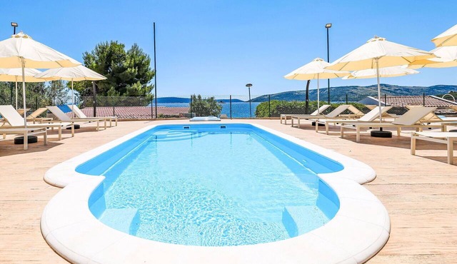Cosy apartment for 5 people with A/C, WIFI, pool, TV, terrace and pets allowed