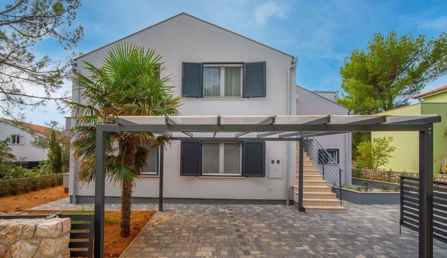 Cosy apartment for 6 people with hot tub, WIFI, A/C, TV and terrace