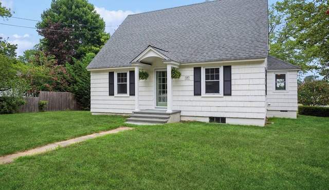 Cozy 3-Bedroom Cape House Near Havens Beach