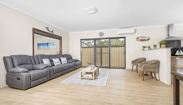 Cozy 4BR home in Geraldton: explore attractions, nearby beach = Family getaway!