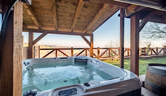 Cozy and rustic cottage with stunning views of the Sickle Mountains!