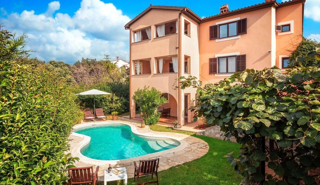 Cozy apartment in Pula with WiFi