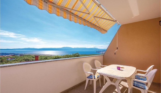 Cozy Apartment In Smrika With Wifi