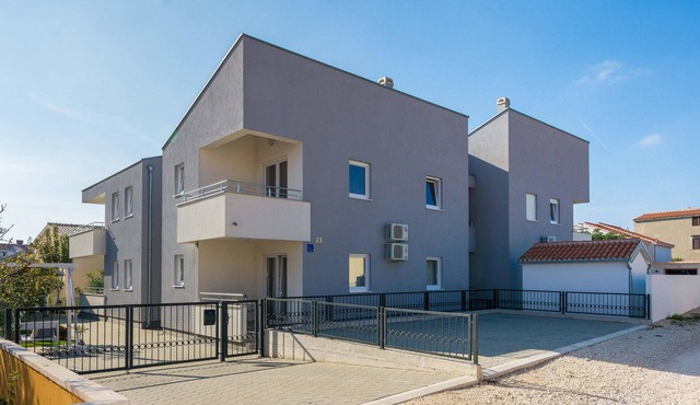 Cozy apartment in Vrsi-Mulo with WiFi