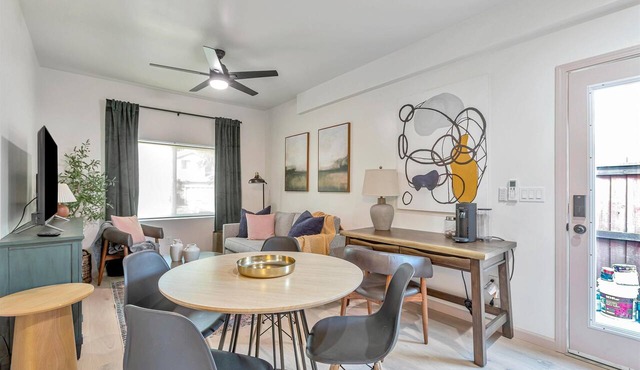 Cozy Broadstone guesthouse located near shops & trails with AC, WiFi & laundry!