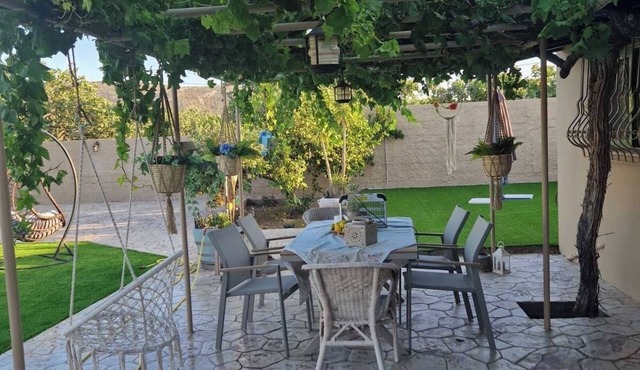 Cozy cottage with 1 bedroom and WiFi, AC in amazing Attiki near the beach 800mt
