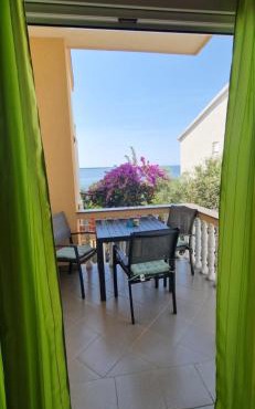 Cozy family apt Iris only 20m from the beach in Mandre