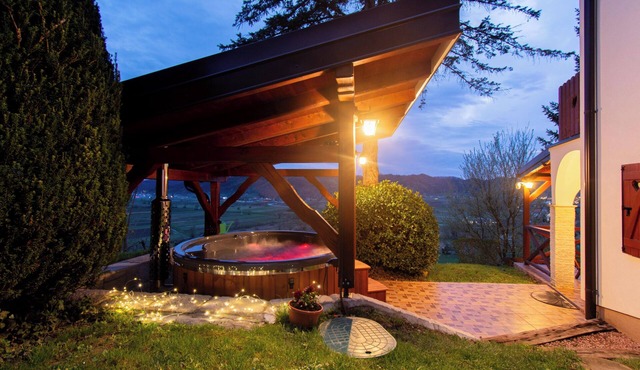 Cozy forest-side home with jacuzzi, fireplace and near Terme Tuhelj