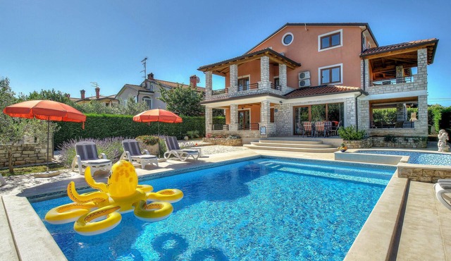Cozy home in Buje with private swimming pool, can be inside or outside
