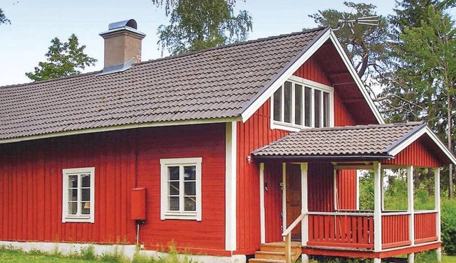 Cozy home in Katrineholm with lake view