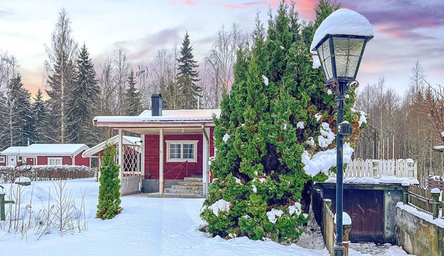 Cozy home in Katrineholm with sauna