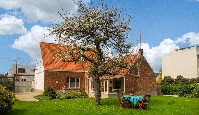 Cozy home in Merkem with WiFi