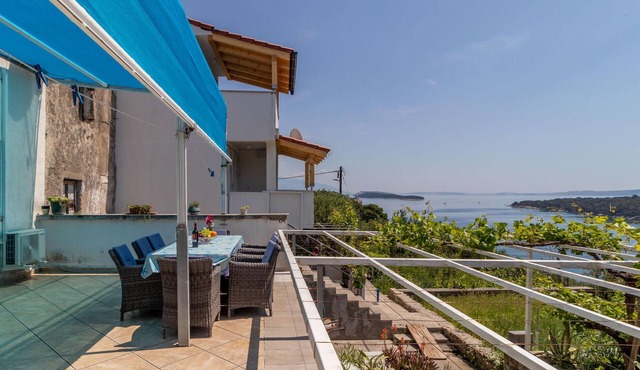 Cozy home in Palit with house sea view