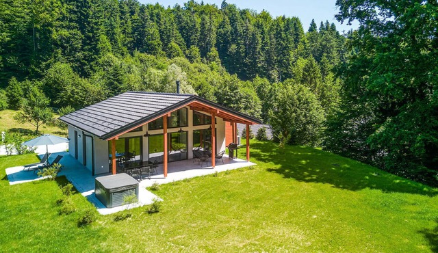 COZY HOME & SPA IN NATURE