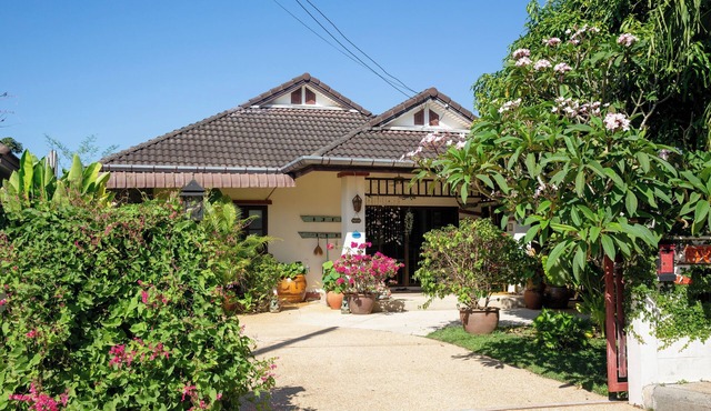 cozy house with mountain view in Khao Lak