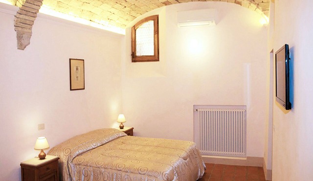 Cozy Navona Square apartment (Multiple rentals available)