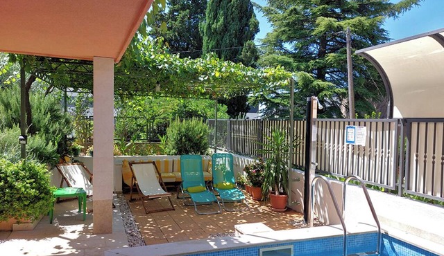 Cozy Oasis in Front of the Pool – Split