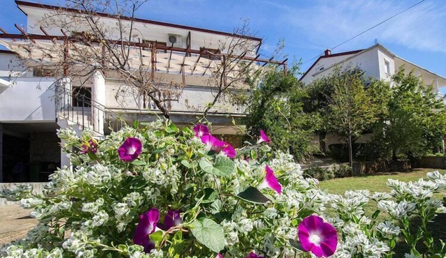 Cozy Starigrad Apartment for 4