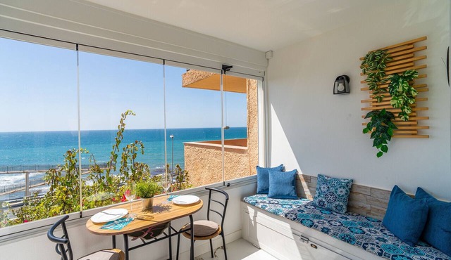 Cubo's El Faro Beach Apartment with Pool/sea views/close to beach/free wifi