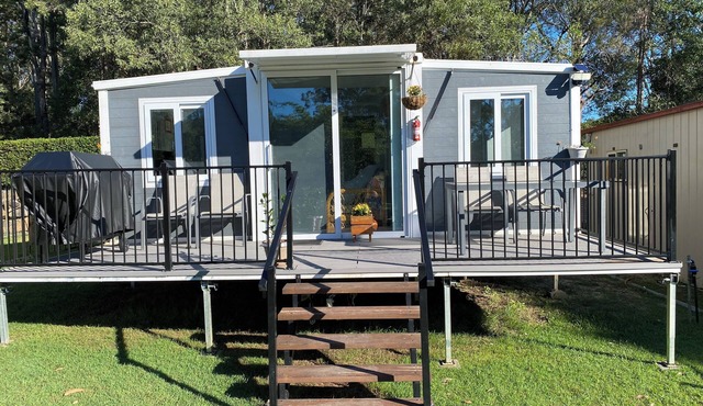 Cute cabin on 1.5 acres in Mt Nathan, just 15 mins to movie world & wet n wild