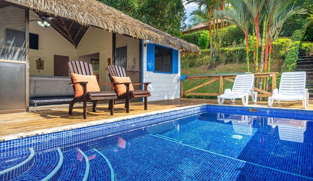 Cute. Cozy. Private. Pool. Ojochal.