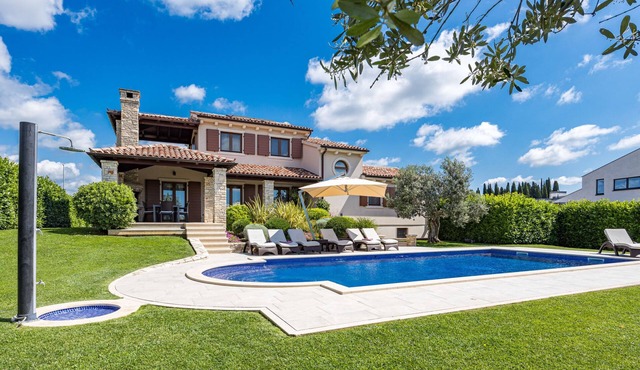 De Flora by Interhome